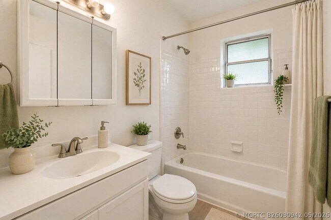 Photo - 210 NE 38th St