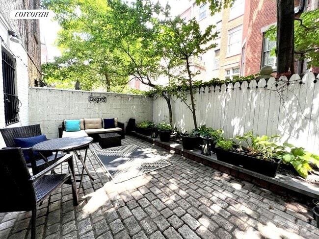Building Photo - 25 W 70th St Rental