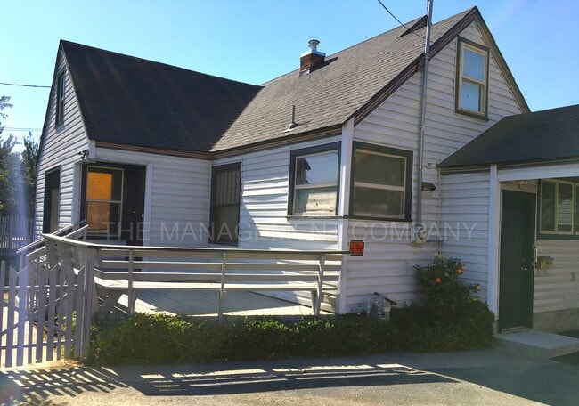 Photo - 576 Addison Ave W