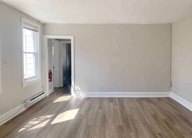 Photo - 829-833 Conestoga Road