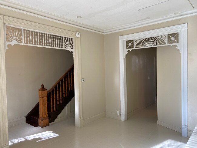 Family Room From Front - 2440 W Lexington St Unidad 1