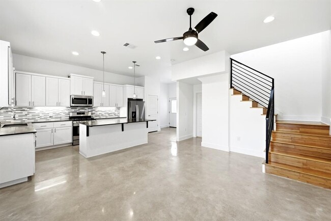 6213 Felix Ave