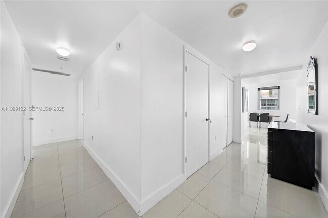 Photo - 92 SW 3rd St Unit 4610