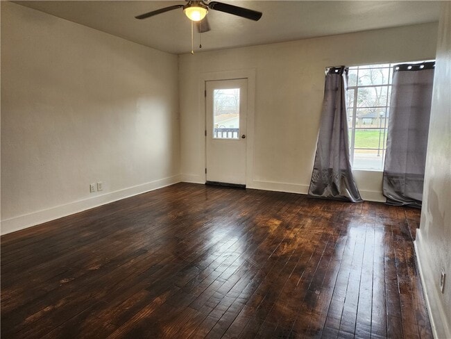 Photo - 415 W Poplar St Unit B