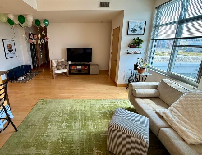 Photo - 309 W Washington Ave Unit 906