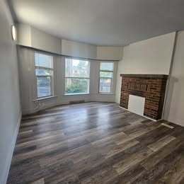 Building Photo - 1-4587 Cole Crescent Unit 1 - 4585