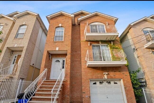 Building Photo - 31-33-33 Chester Ave Unit A Rental