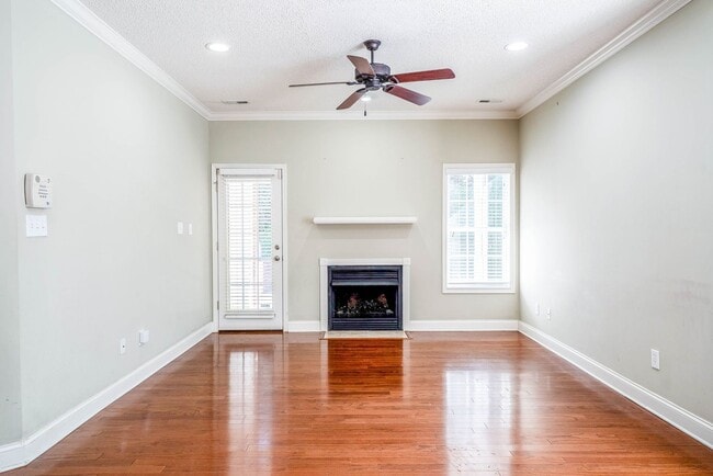 Photo - West Hills House 3BR/ 2.5BA, 2 Car garage, primary bedroom on main level