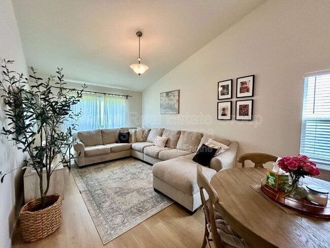 Photo - 514 Rolling Meadow Dr