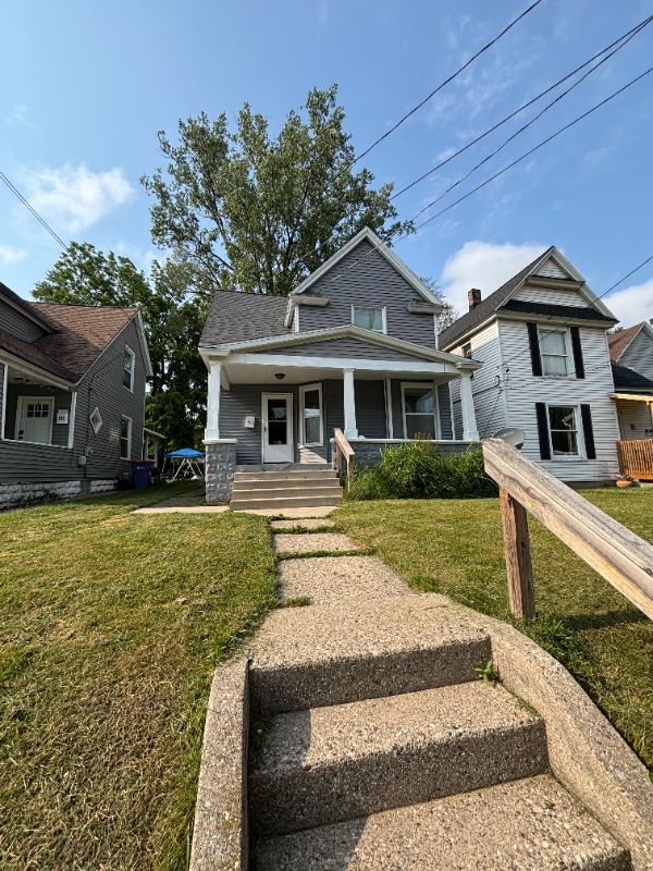 Photo - 111 Sweet St NE