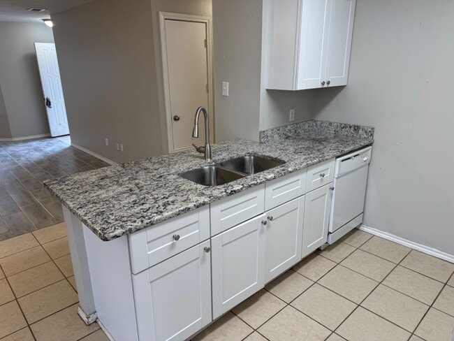 Building Photo - 3733 Stoneridge Dr Rental