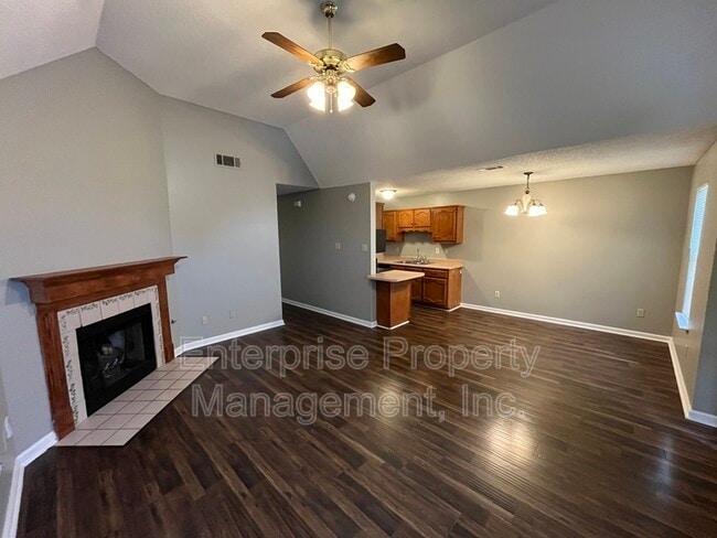 Photo - 1744 Camille Way