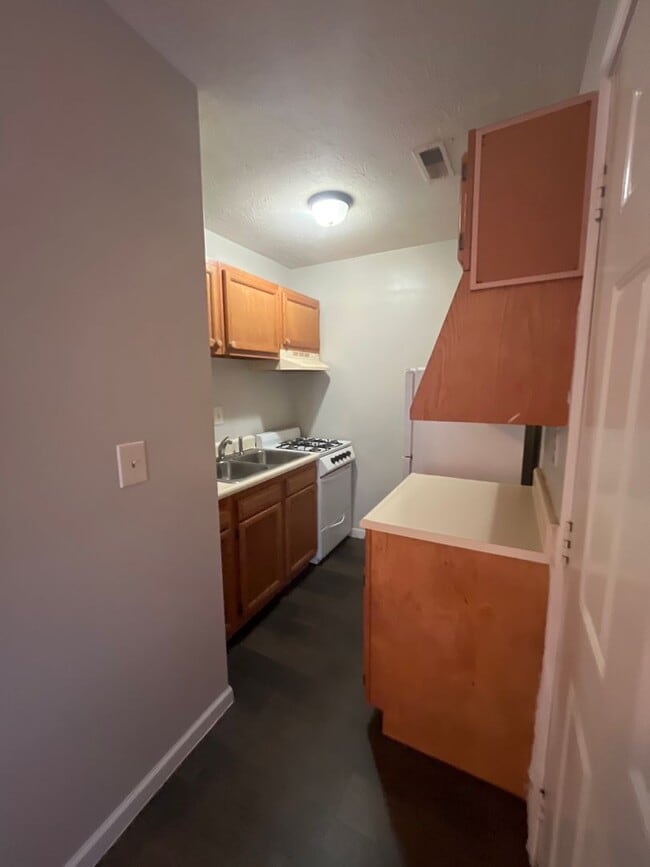 Building Photo - Leighton Court Apartments