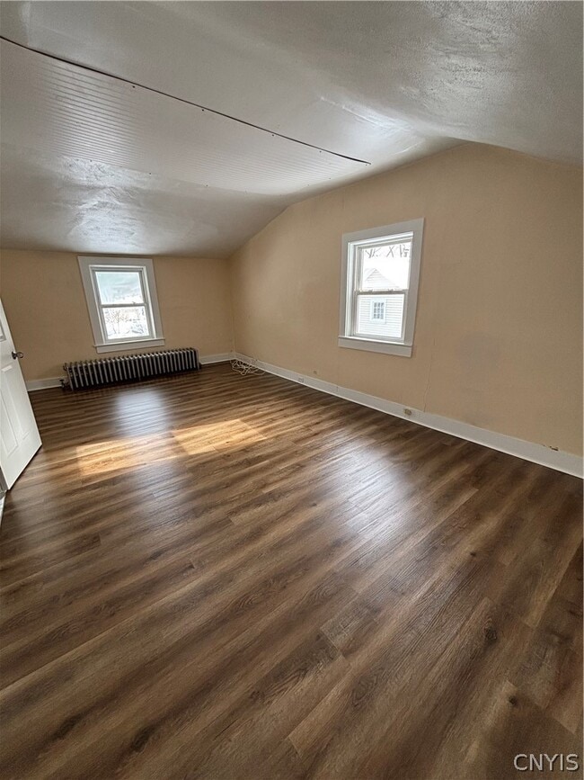 Photo - 309 Mullin St