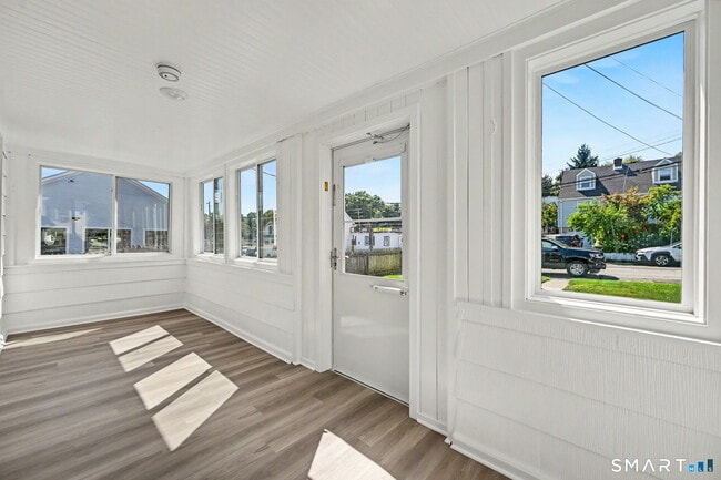 15 Whitmore Ln