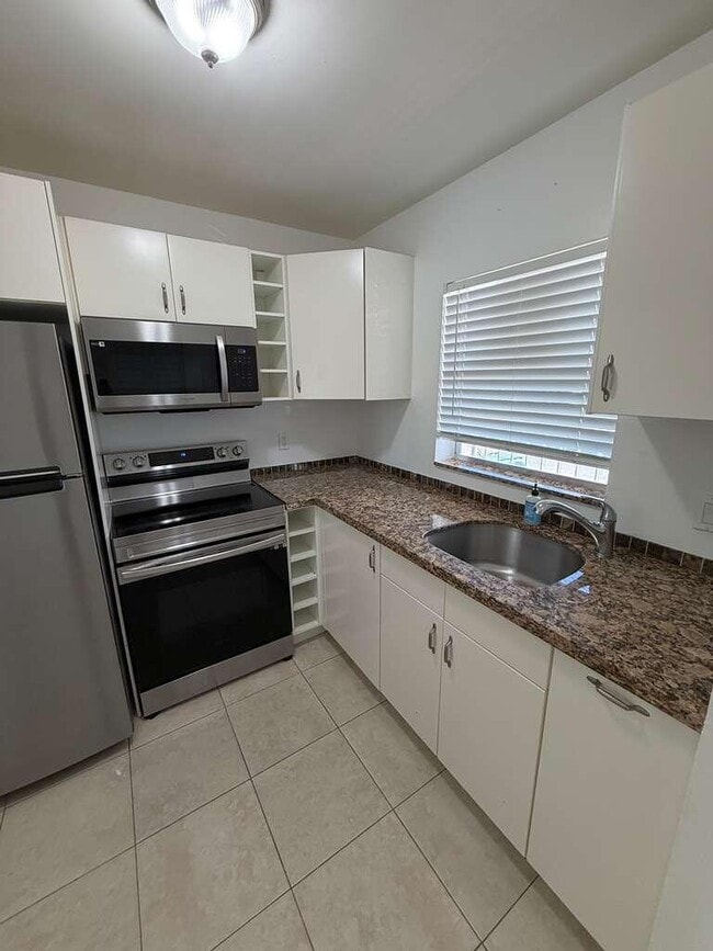 Building Photo - 9851 Sandalfoot Blvd Unit 220