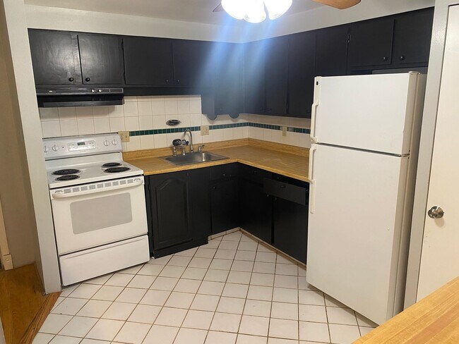 Photo - 2-Bedroom 2-Bathroom Condo in Country Club Villas! Unit 214