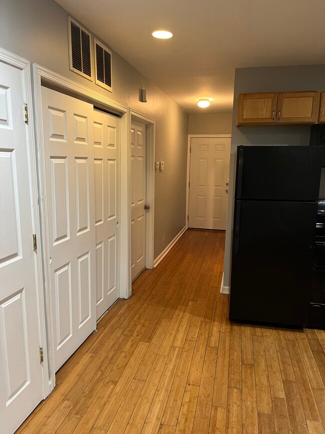 1928 W Diamond St Unit 1