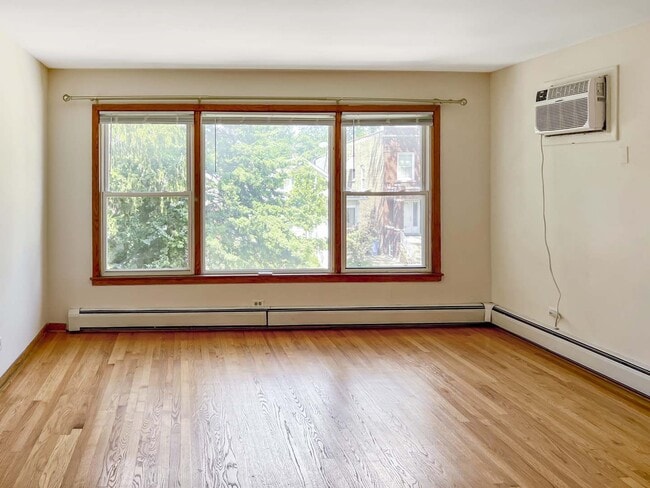 Photo - 5043 W Cornelia Ave Unit 2