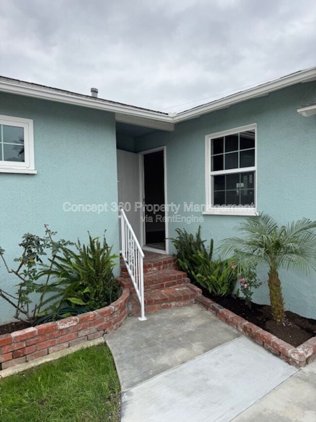 Photo - 20915 S Menlo Ave