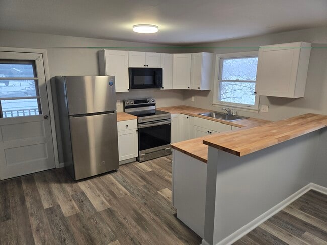 Kitchen - 158 Witmer Road Unit Main