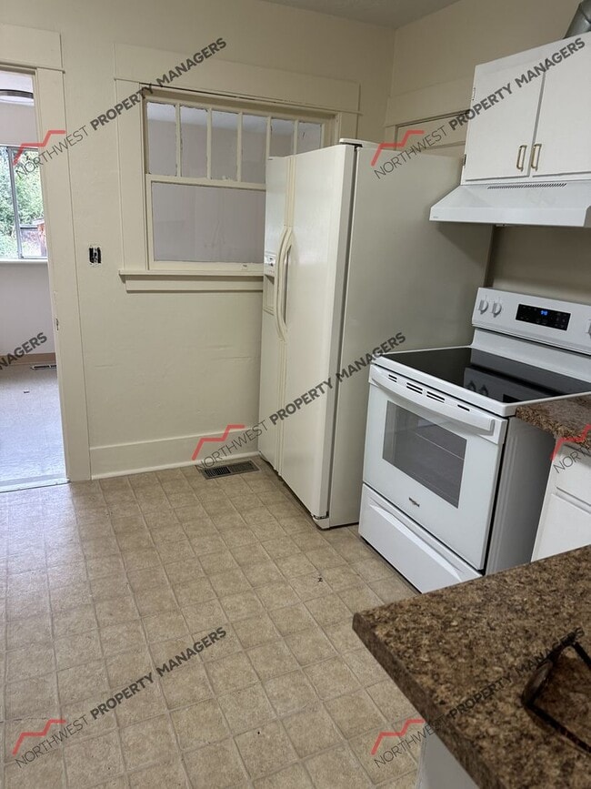 Photo - 341 N 2nd St