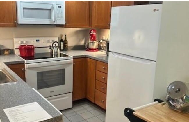 Building Photo - 173 Pleasant St Unit 102 Rental