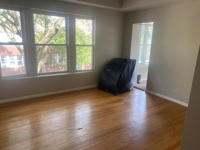 Photo - 1253 W 80th St
