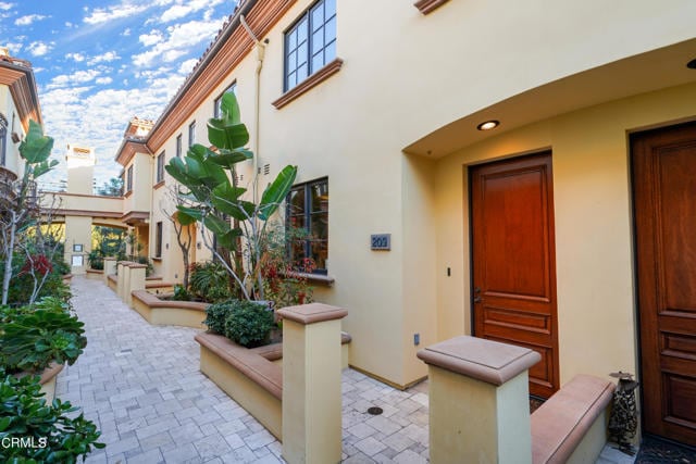 Photo - 985 N Michillinda Ave Unidad 209