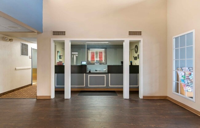 Furnished Studio-Kansas City - Airport - Tiffany Springs