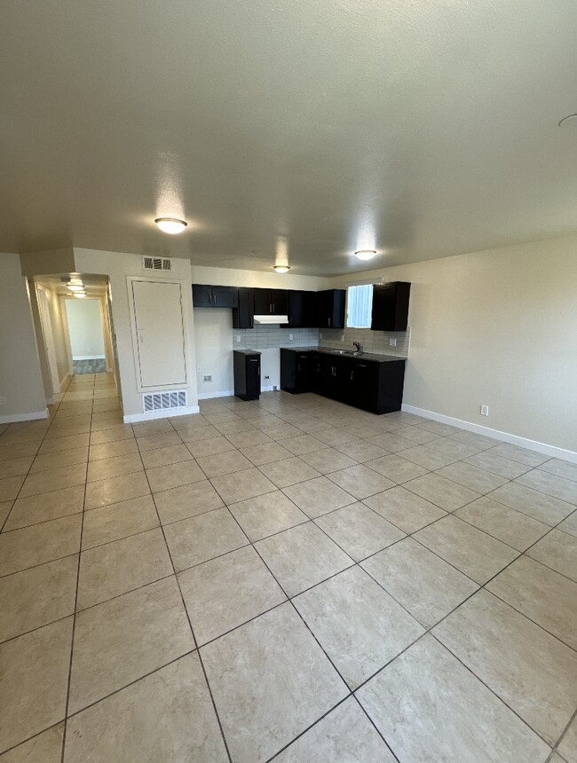 617, 617 1/2, 619 W 83rd St. - 617, 617 1/2, 619 W 83rd St.