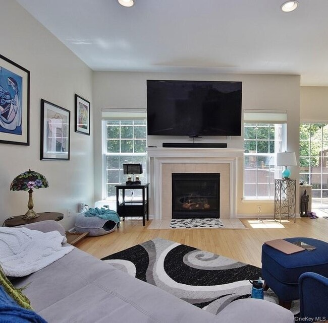 Photo - 836 Huntington Dr