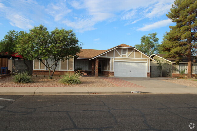 Building Photo - 3731 E Hampton Ave Rental