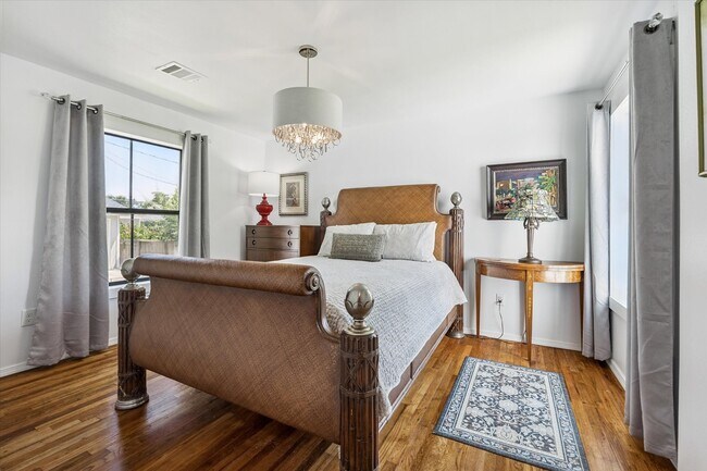 Photo - 4710 Edison St