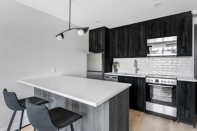 Photo - 658 Somerset St W Unit 101