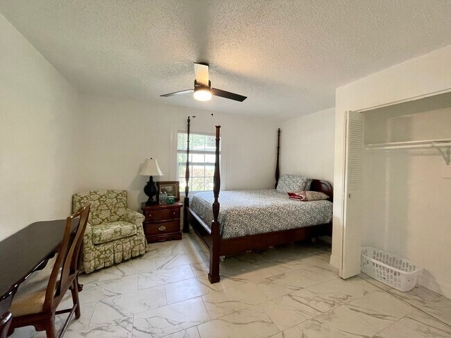 Photo - 1033 Henton Ln