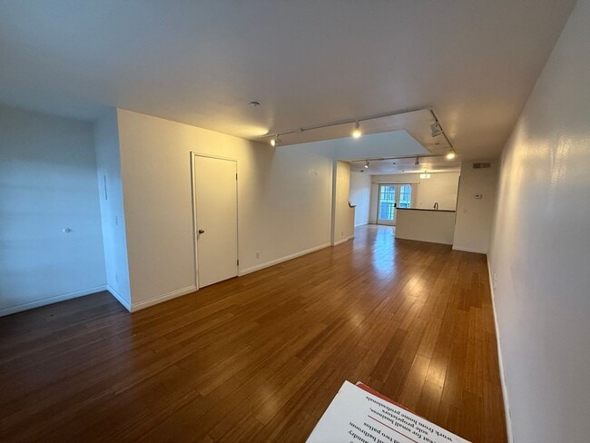 Photo - 1090 University Ave Unidad 206F