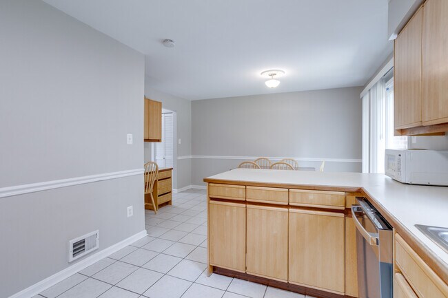 Photo - 4685 Forestdale Dr