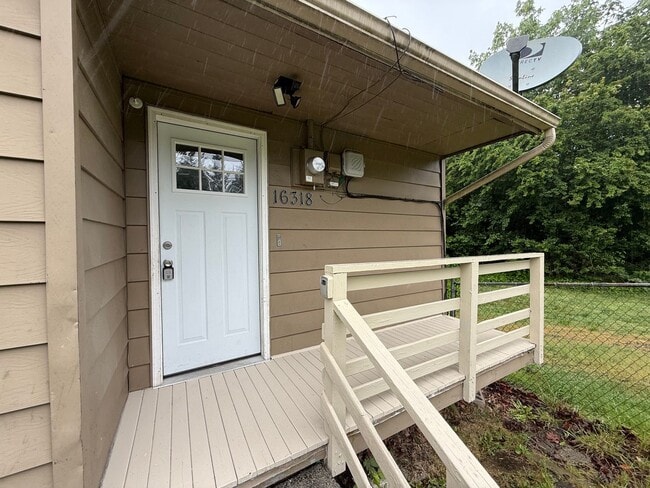 Photo - Spacious 3 bed 1 bath Edmonds Home on Large Private Lot! $2850/mo.