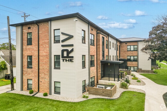 Building Photo - The Riv on the Greenway! Rental