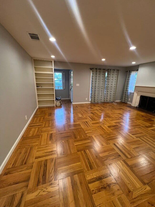 Photo - 2733 Bryant St