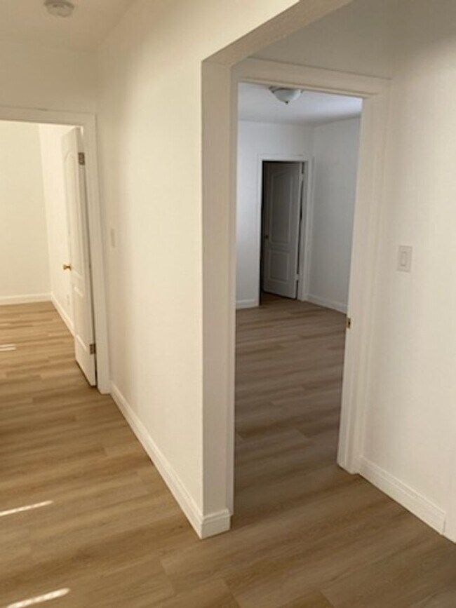 Photo - 9815/9817 HOLMES AVENUE Unit 9815