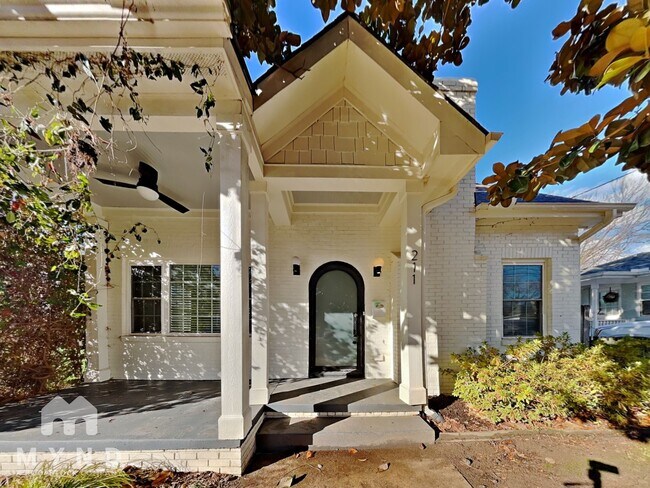 Building Photo - 211 Idlewild Ave