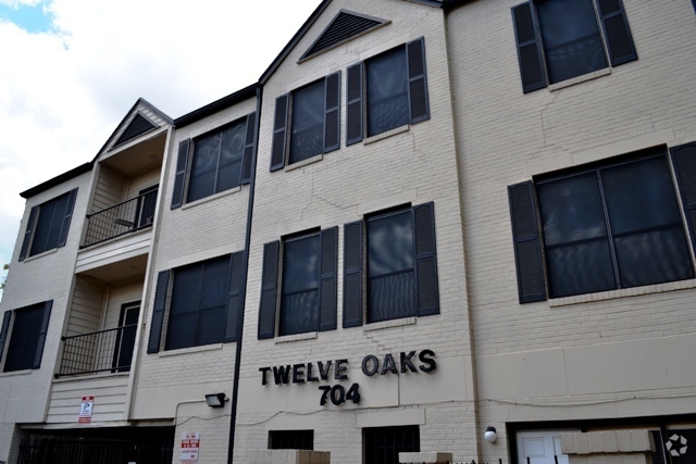 Building Photo - TWELVE OAKS 207 Rental