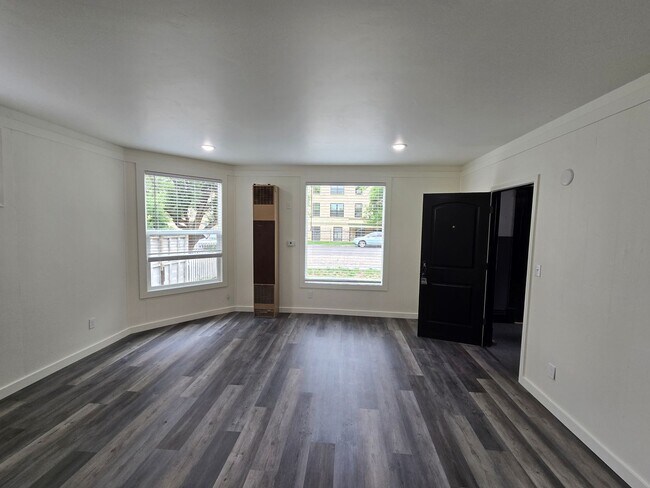 Photo - 2335 Baker St Unit 1