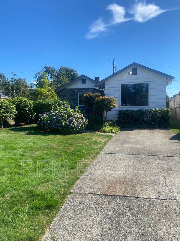 Photo - 824 6th St SE