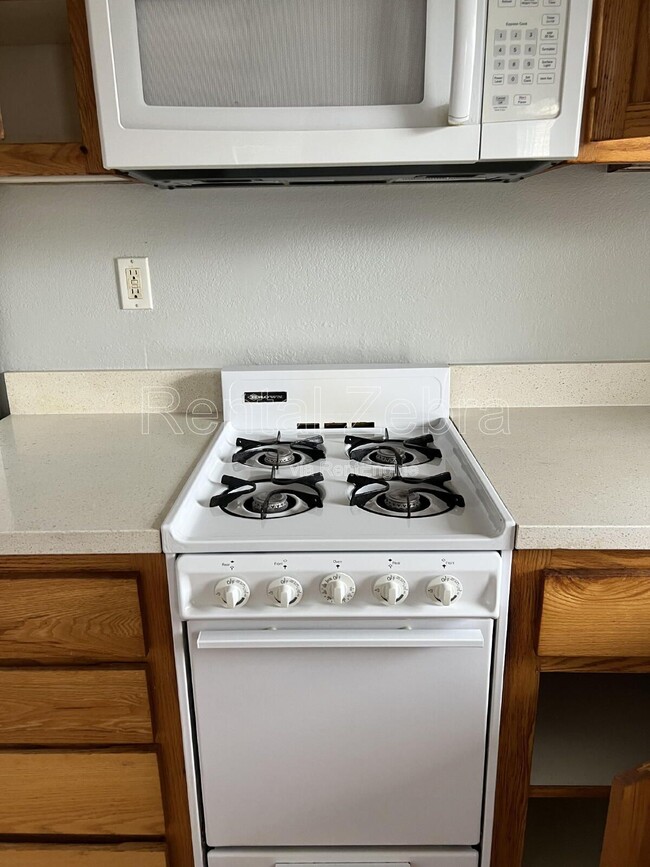 Photo - 2062 Red Oak Cir