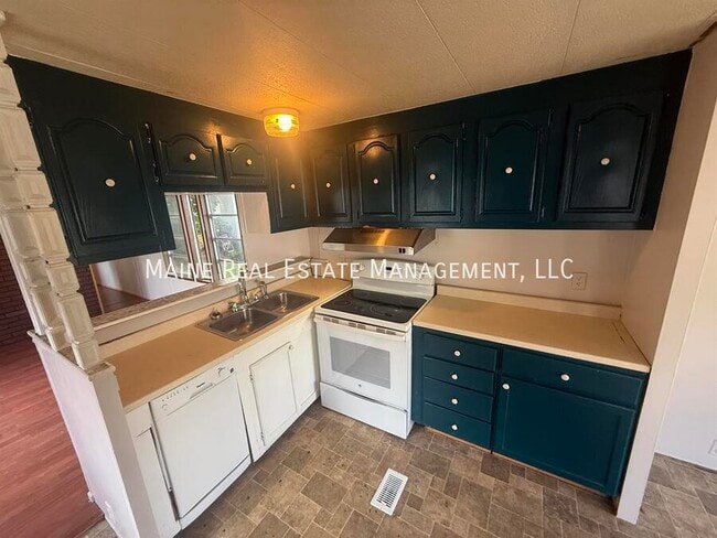 Building Photo - 715 College Ave Rental