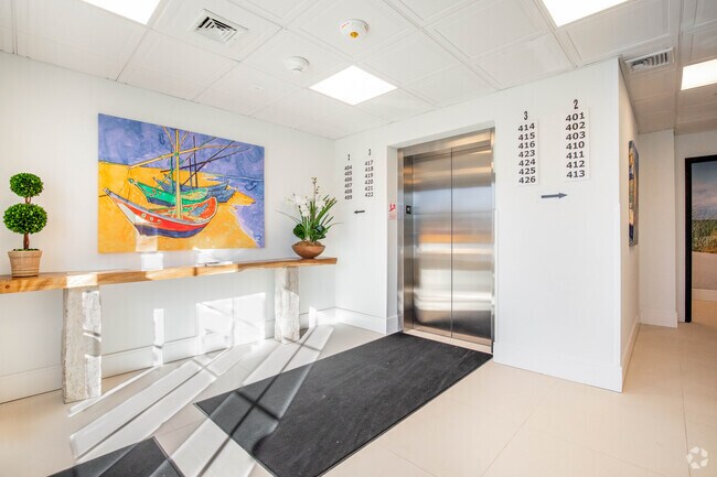 The Lofts at Maple & Main- Lobby
