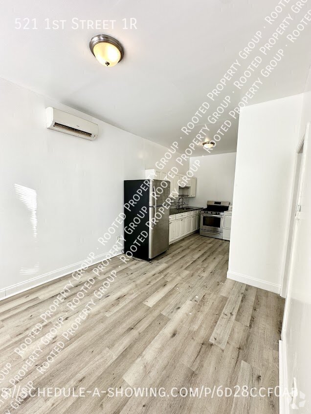 Building Photo - Cozy 1 Bedroom Unit with Parking & Laundry... Rental